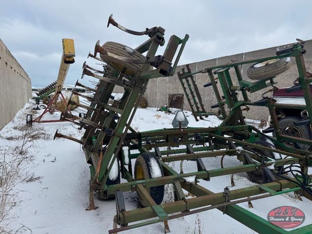 Image of John Deere 960 equipment image 1