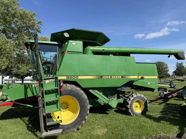 Image of John Deere 9600 equipment image 2