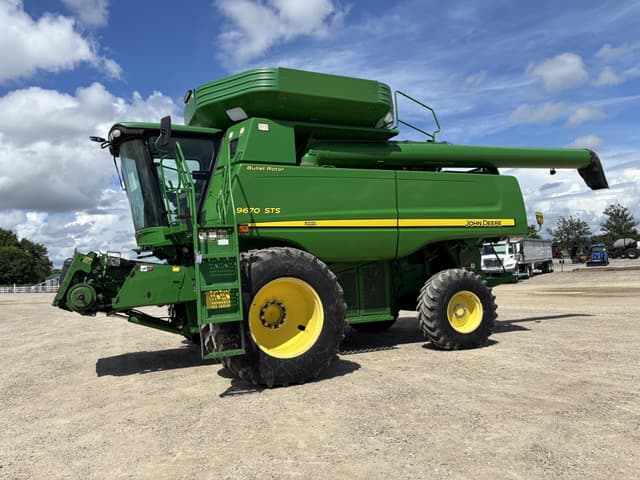 Image of John Deere 9670 STS equipment image 1