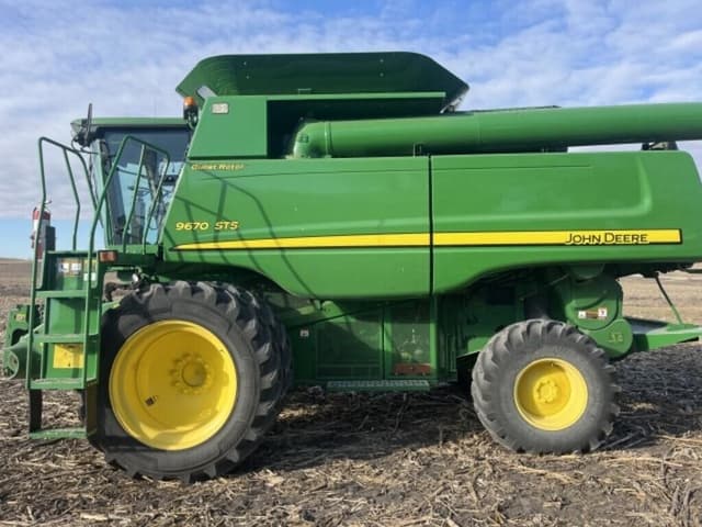 Image of John Deere 9670 STS equipment image 3
