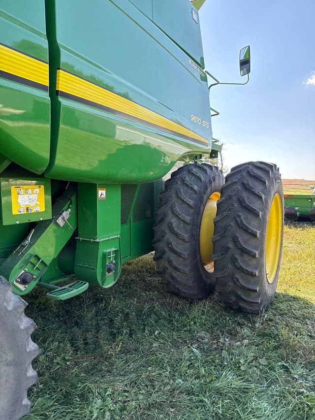 Image of John Deere 9670 STS equipment image 3