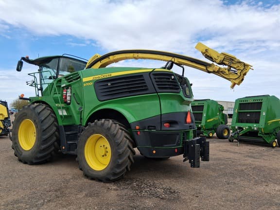 Image of John Deere 9700 equipment image 2