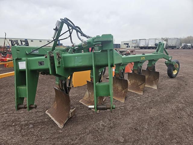 Image of John Deere 975 equipment image 1