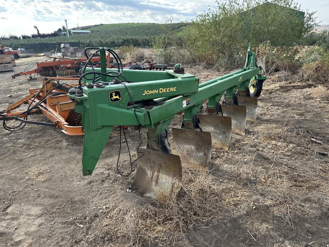 Image of John Deere 975 Primary image
