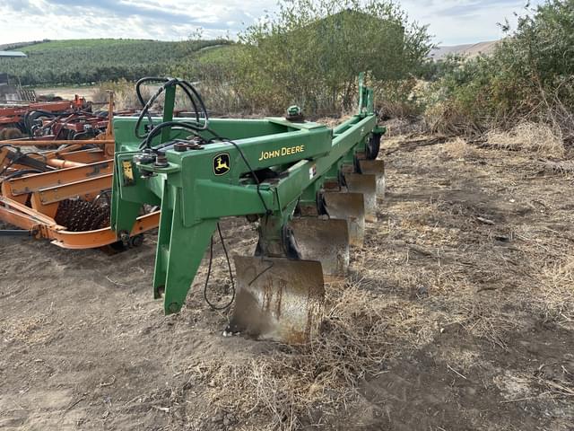 Image of John Deere 975 equipment image 1