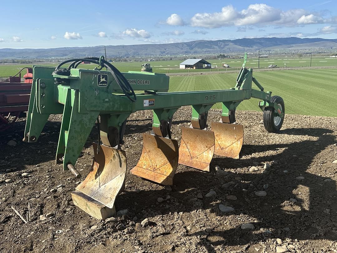 Image of John Deere 975 Primary image