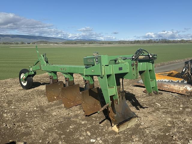Image of John Deere 975 equipment image 1
