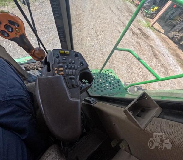 Image of John Deere 9750 STS equipment image 2
