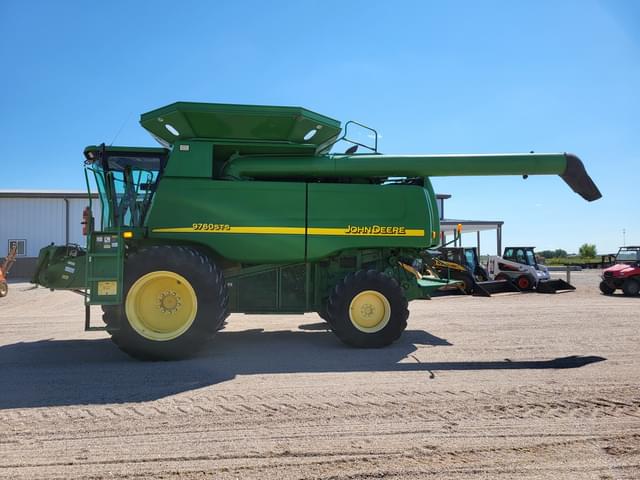 Image of John Deere 9760 STS equipment image 4