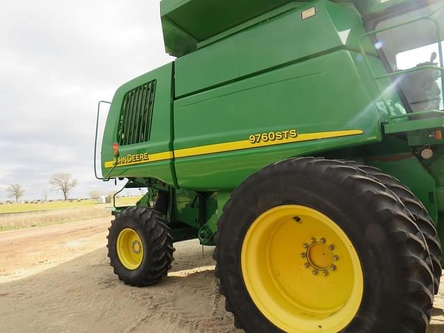 Image of John Deere 9760 STS equipment image 3