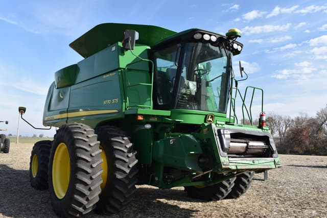 Image of John Deere 9770 STS equipment image 4