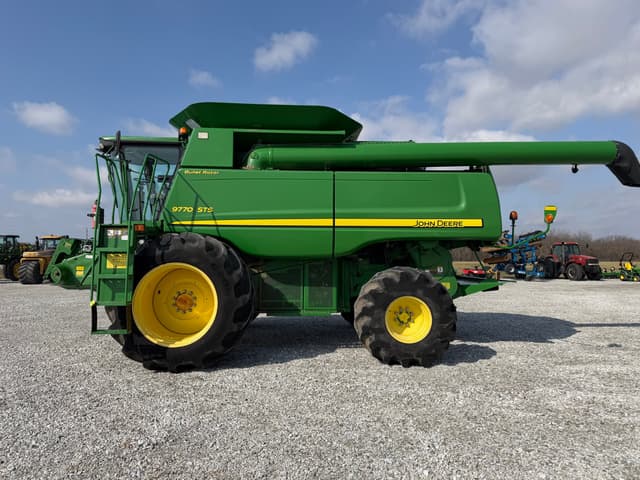 Image of John Deere 9770 STS equipment image 4