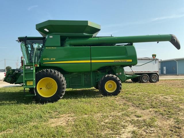 Image of John Deere 9770 STS equipment image 1