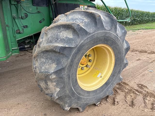 Image of John Deere 9770 STS equipment image 2
