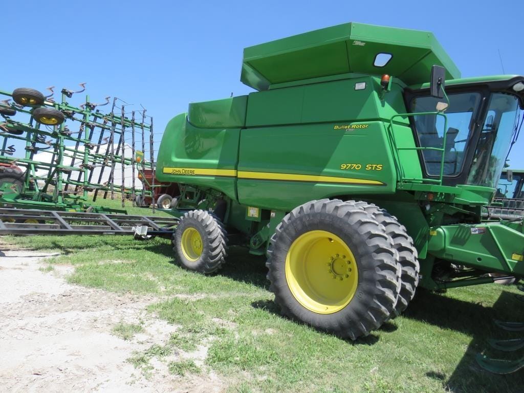 John Deere 9770 STS Equipment Image0