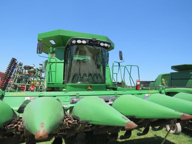 Image of John Deere 9770 STS equipment image 4