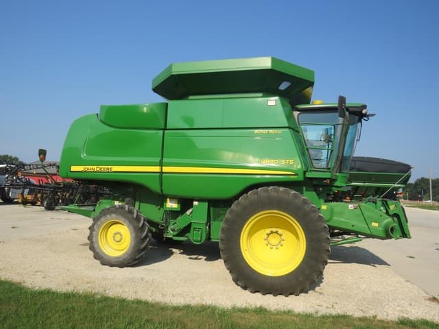 Image of John Deere 9870 STS equipment image 2