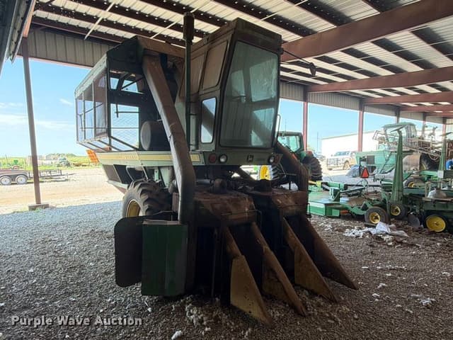 Image of John Deere 9910 equipment image 2