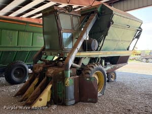 John Deere 9910 Image