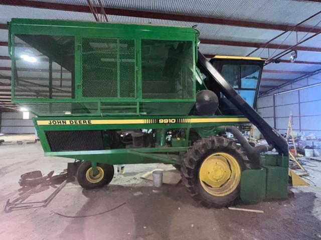 Image of John Deere 9910 equipment image 2