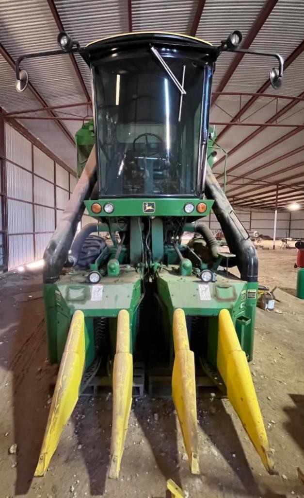 Image of John Deere 9910 equipment image 1