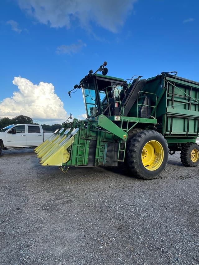 Image of John Deere 9960 equipment image 1