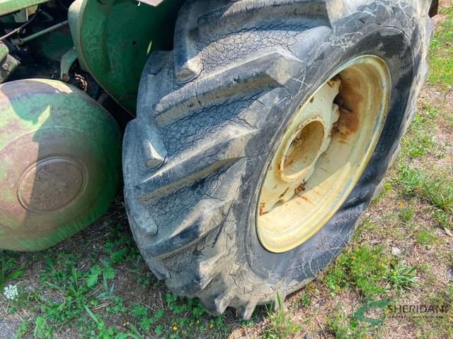 Image of John Deere A equipment image 4