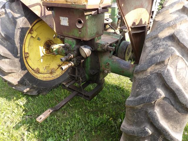 Image of John Deere A equipment image 4
