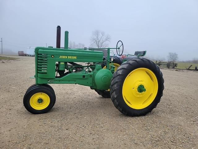 Image of John Deere A equipment image 1