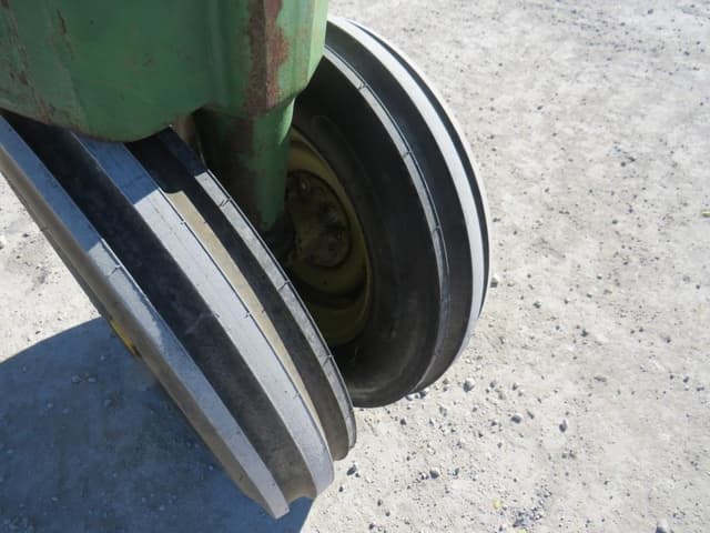 Image of John Deere A equipment image 3