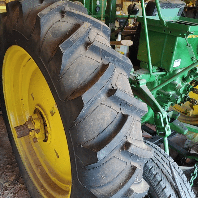 Image of John Deere A equipment image 3