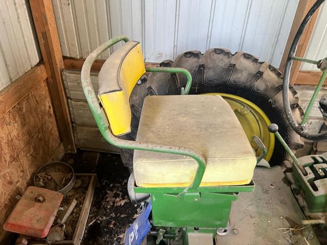 Image of John Deere A equipment image 4
