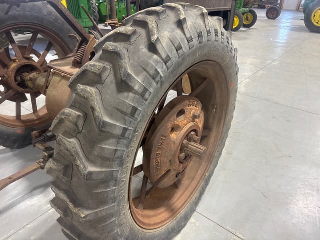 Image of John Deere A equipment image 4