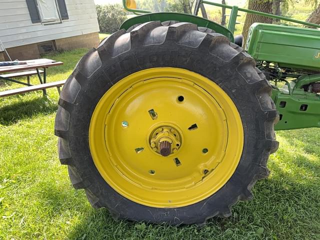 Image of John Deere A equipment image 4