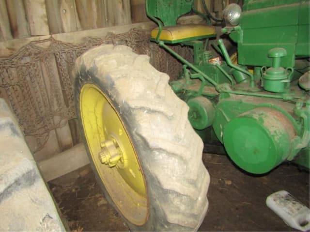 Image of John Deere A equipment image 4
