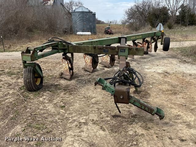 Image of John Deere 2700 equipment image 1