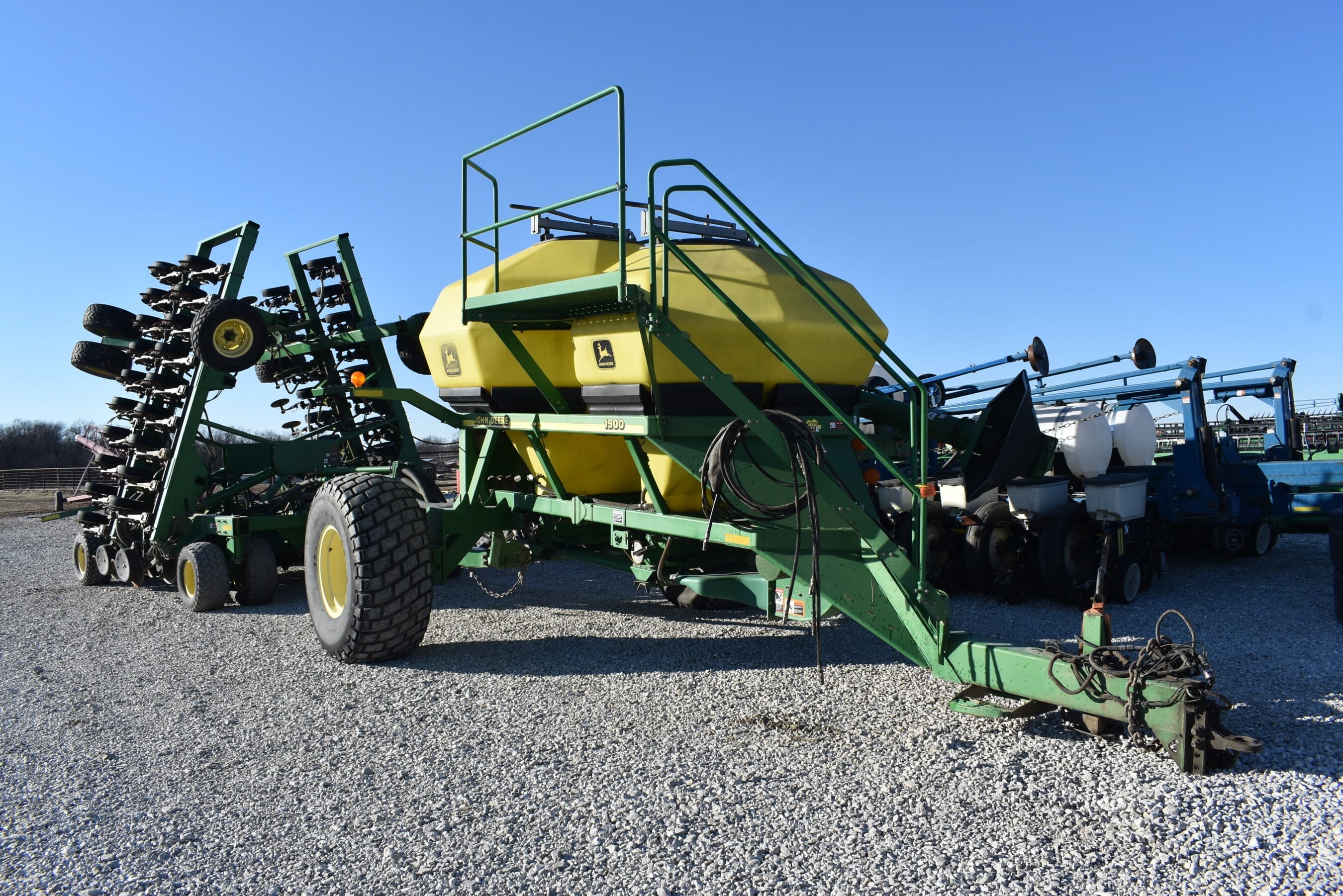 John Deere 1900 Equipment Image0