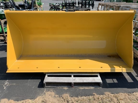 John Deere Bucket Equipment Image0