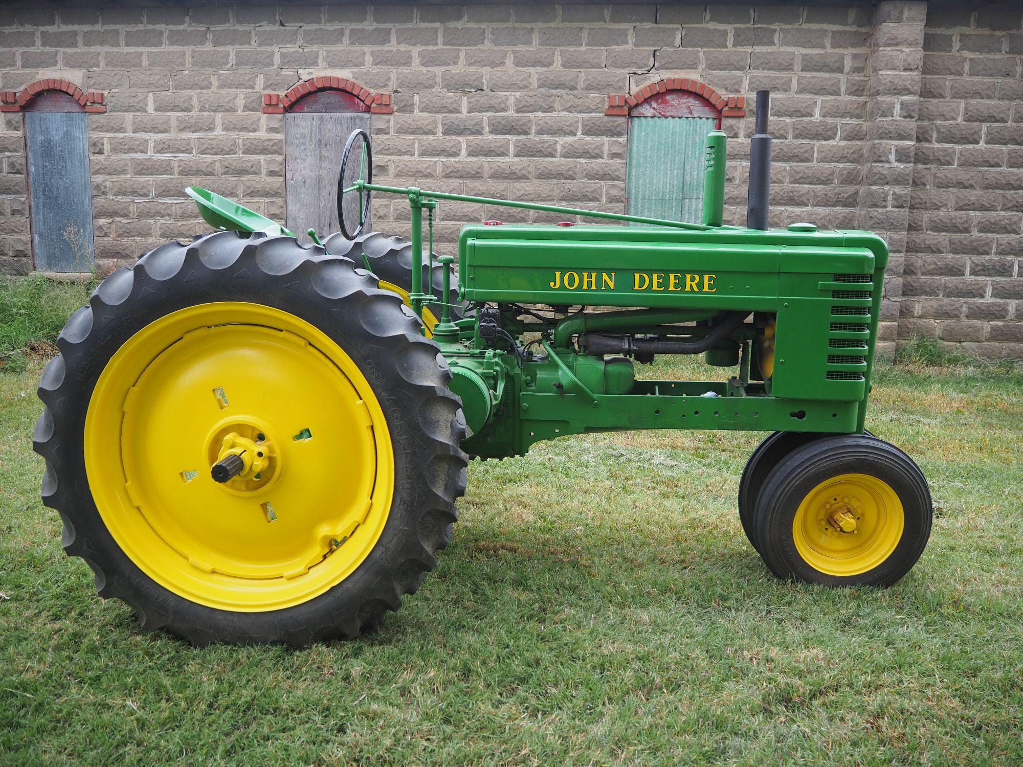 Main image John Deere B