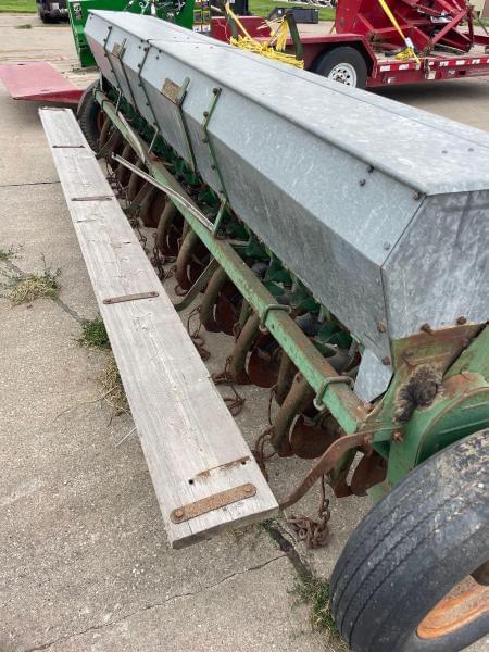 Image of John Deere B equipment image 4