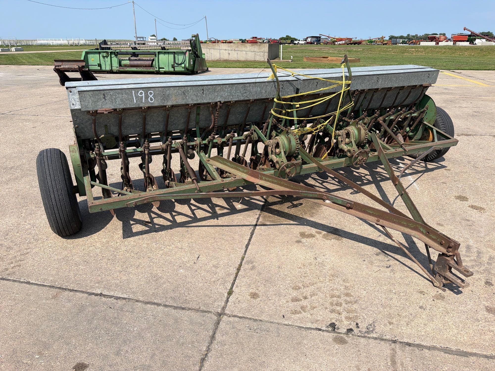 John Deere B Equipment Image0