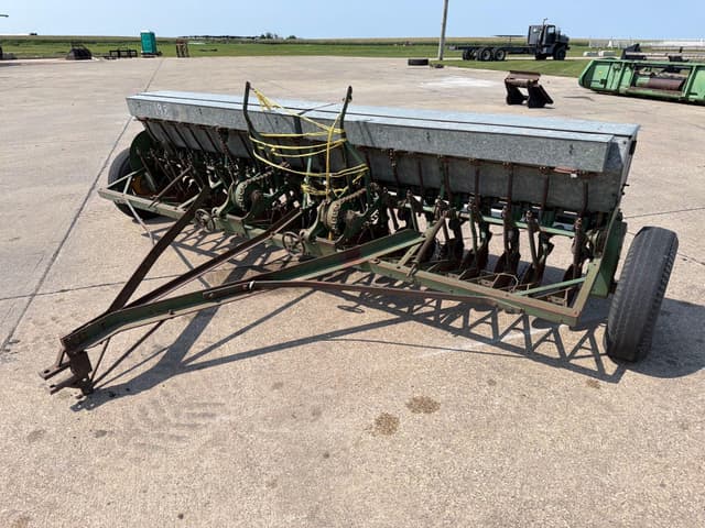 Image of John Deere B equipment image 1