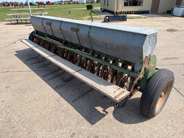 Image of John Deere B equipment image 3