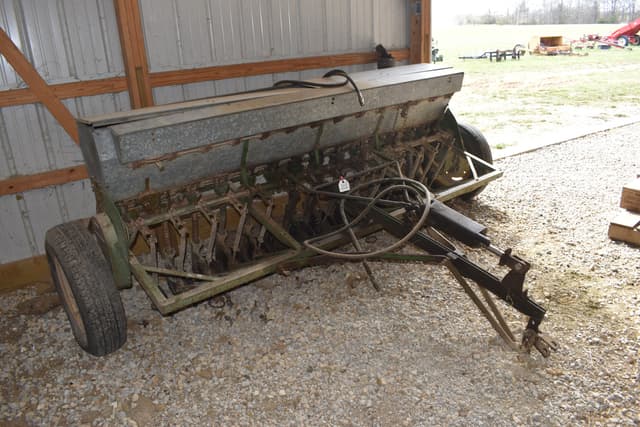 Image of John Deere B equipment image 2