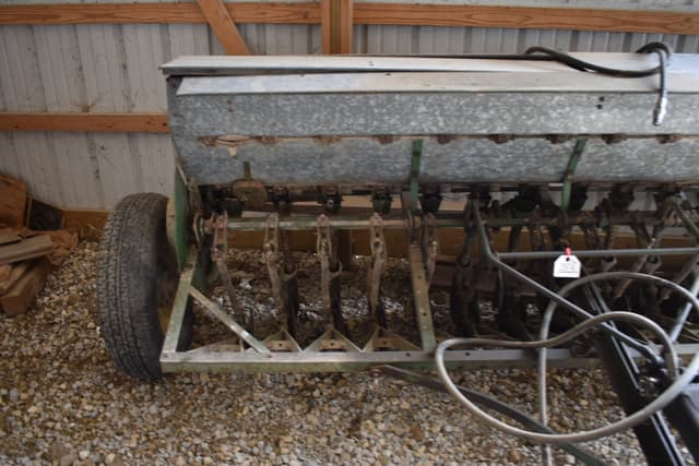 Image of John Deere B equipment image 4