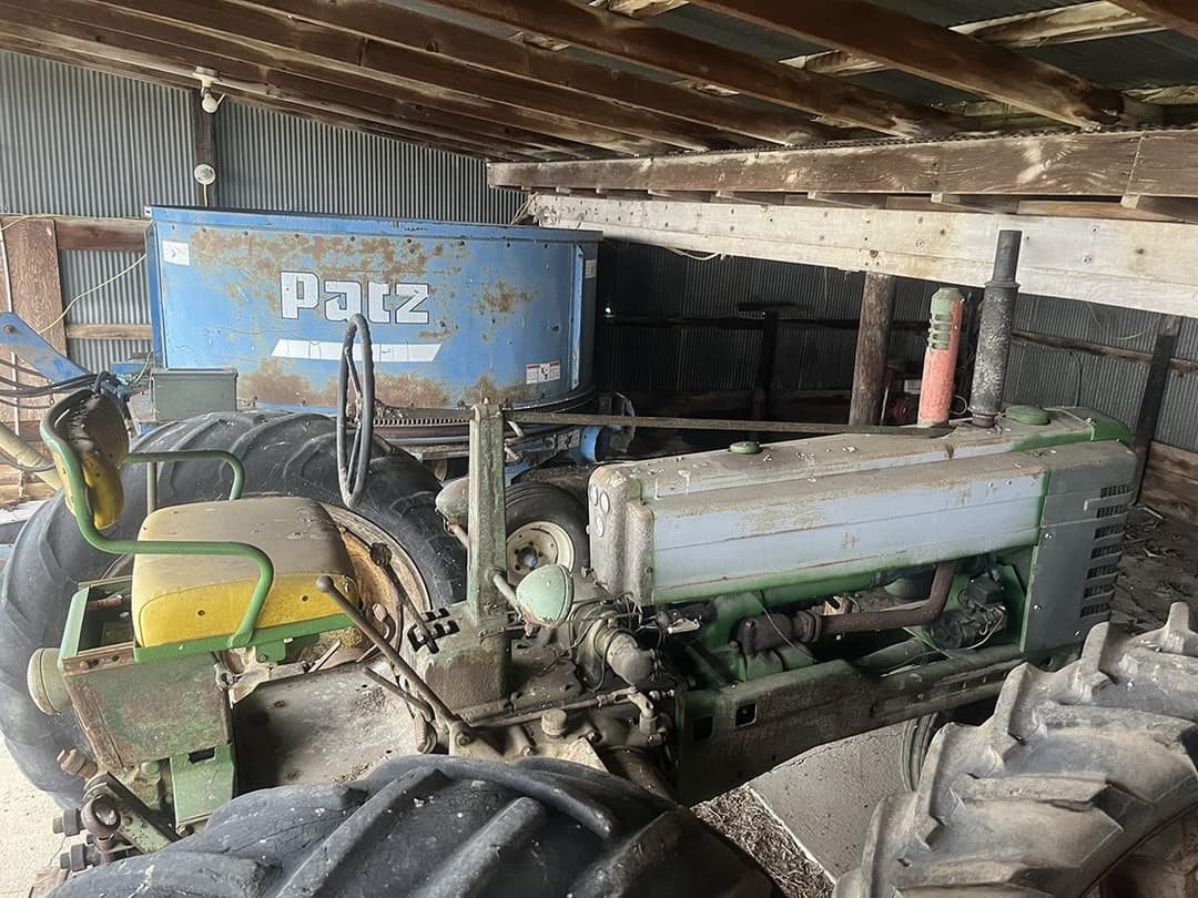 Image of John Deere B Image 0