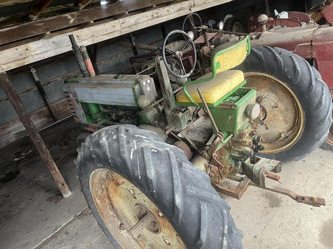 Image of John Deere B Image 1