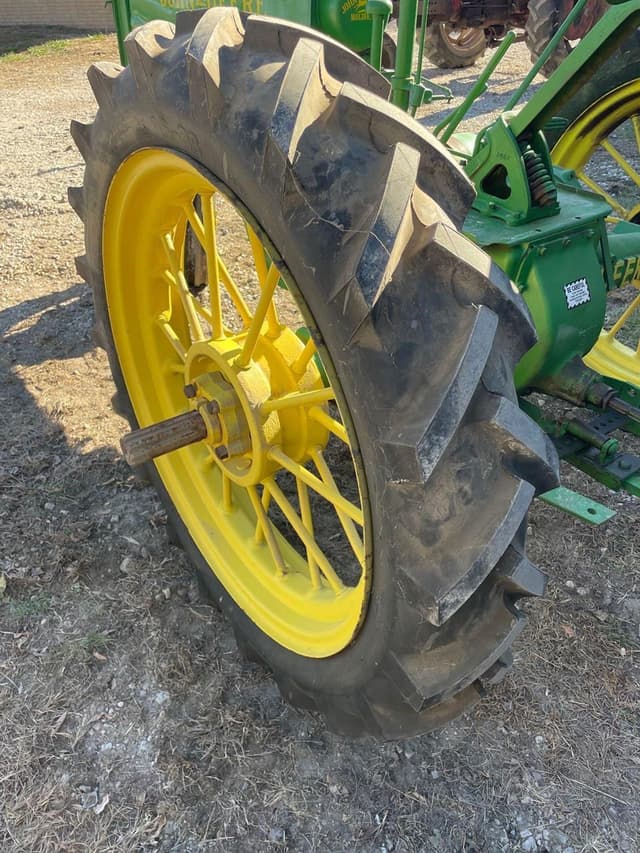 Image of John Deere B equipment image 3