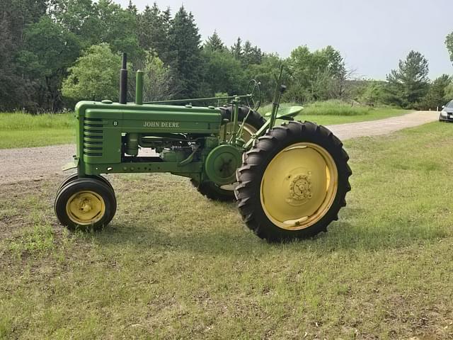 Image of John Deere B equipment image 1