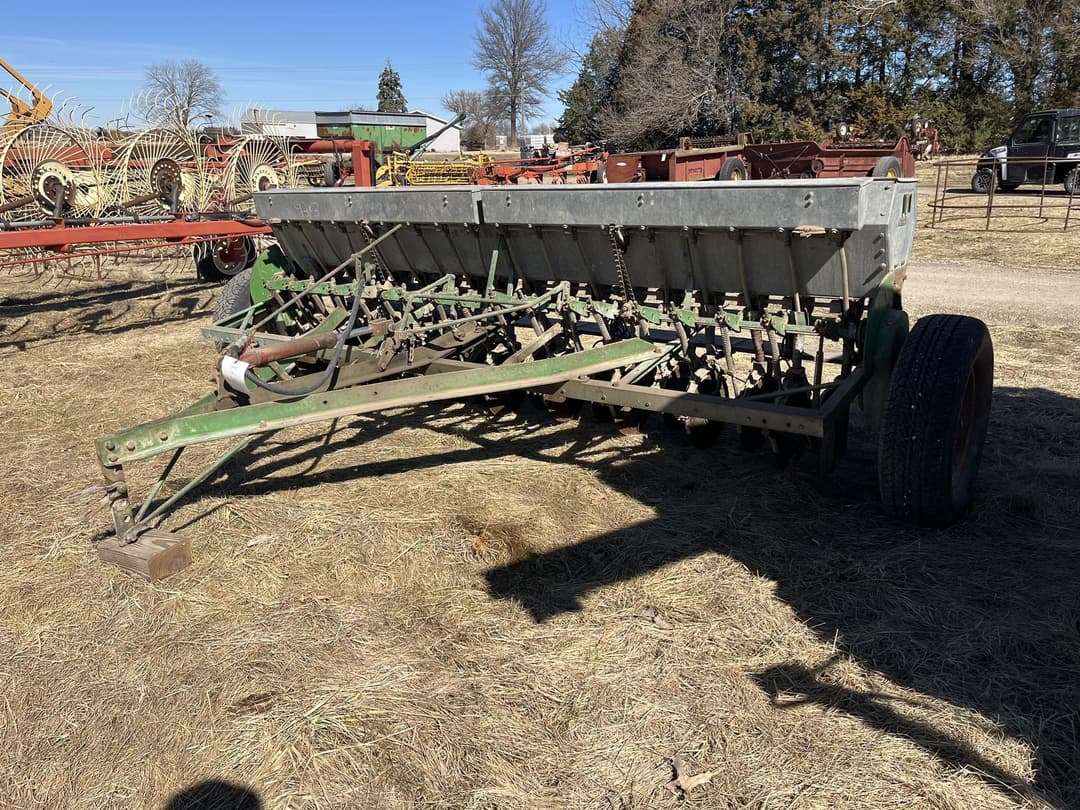 Image of John Deere B Primary image